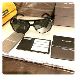 DOLCE & Gabbana shades!! Only worn approx 4 times!